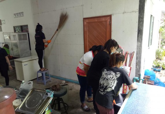 ภาพกิจกรรม โปรแกรมวิชาชีววิทยา จัดกิจกรรมทำความสะอาด และทำบุญโปรแกรมชีววิทยา