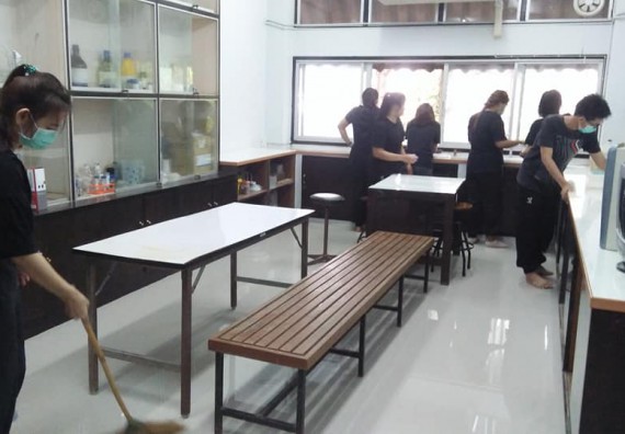 ภาพกิจกรรม โปรแกรมวิชาชีววิทยา จัดกิจกรรมทำความสะอาด และทำบุญโปรแกรมชีววิทยา