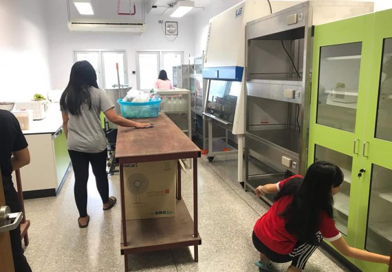 ภาพกิจกรรม โปรแกรมวิชาชีววิทยา จัดกิจกรรมทำความสะอาด และทำบุญโปรแกรมชีววิทยา