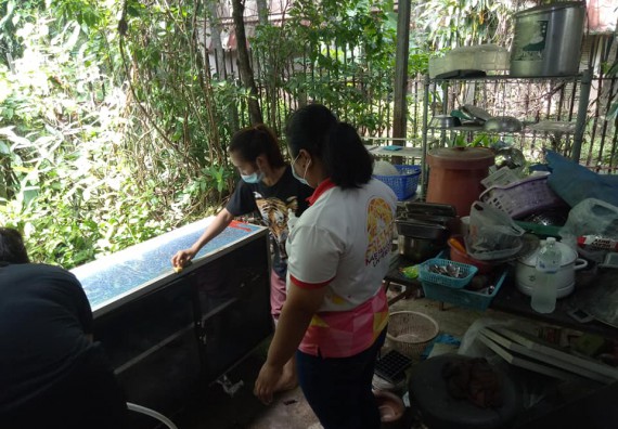 ภาพกิจกรรม โปรแกรมวิชาชีววิทยา จัดกิจกรรมทำความสะอาด และทำบุญโปรแกรมชีววิทยา