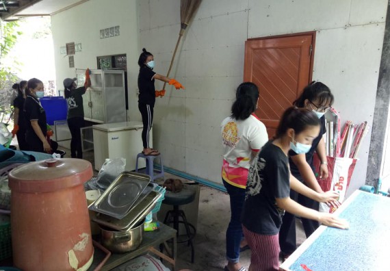 ภาพกิจกรรม โปรแกรมวิชาชีววิทยา จัดกิจกรรมทำความสะอาด และทำบุญโปรแกรมชีววิทยา