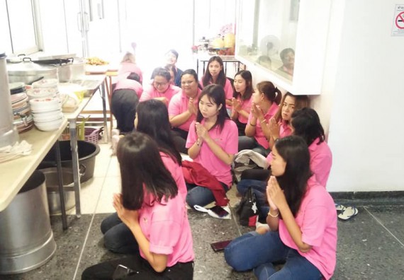 ภาพกิจกรรม โปรแกรมวิชาชีววิทยา จัดกิจกรรมทำความสะอาด และทำบุญโปรแกรมชีววิทยา