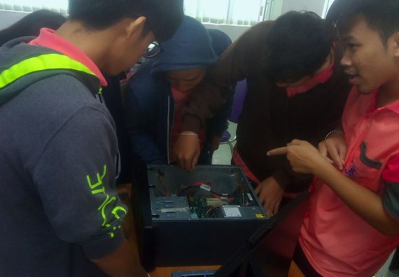 ภาพกิจกรรม โปรแกรมวิชาวิทยาการคอมพิวเตอร์ จัดอบรมเชิงปฏิบัติการการประกอบคอมพิวเตอร์และซ่อมบำรุง