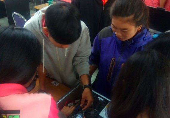 ภาพกิจกรรม โปรแกรมวิชาวิทยาการคอมพิวเตอร์ จัดอบรมเชิงปฏิบัติการการประกอบคอมพิวเตอร์และซ่อมบำรุง