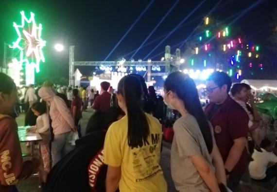 ภาพกิจกรรม ศูนย์วิทยาศาสตร์และวิทยาศาสตร์ประยุกต์ จัดกิจกรรมบริการวิชาการทางด้านดาราศาสตร์ชมปรากฏการณ์พระจันทร์เต็มดวง