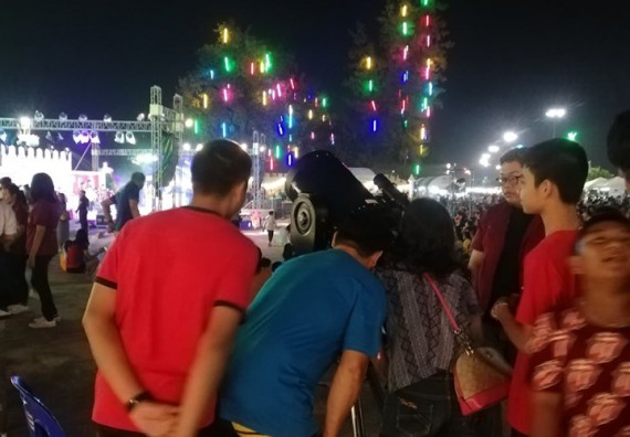 ภาพกิจกรรม ศูนย์วิทยาศาสตร์และวิทยาศาสตร์ประยุกต์ จัดกิจกรรมบริการวิชาการทางด้านดาราศาสตร์ชมปรากฏการณ์พระจันทร์เต็มดวง