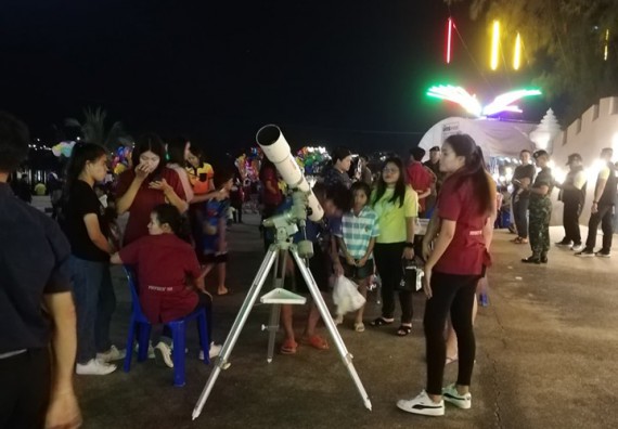 ภาพกิจกรรม ศูนย์วิทยาศาสตร์และวิทยาศาสตร์ประยุกต์ จัดกิจกรรมบริการวิชาการทางด้านดาราศาสตร์ชมปรากฏการณ์พระจันทร์เต็มดวง