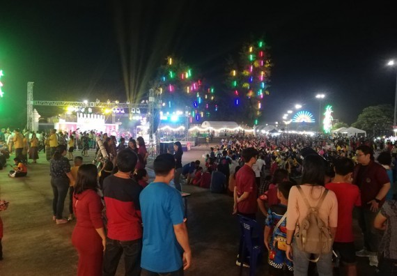 ภาพกิจกรรม ศูนย์วิทยาศาสตร์และวิทยาศาสตร์ประยุกต์ จัดกิจกรรมบริการวิชาการทางด้านดาราศาสตร์ชมปรากฏการณ์พระจันทร์เต็มดวง