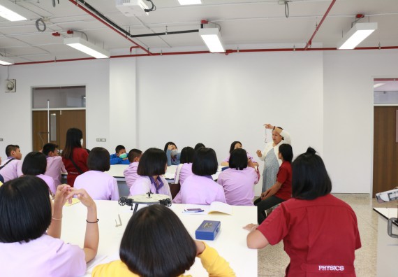 ภาพกิจกรรม คณะวิทยาศาสตร์และเทคโนโลยี จัดค่ายบูรณาการส่งเสริมนักเรียนห้องเรียนพิเศษ (E-SMART) ด้านวิทยาศาสตร์ โรงเรียนคลองขลุงราษรังสรรค์