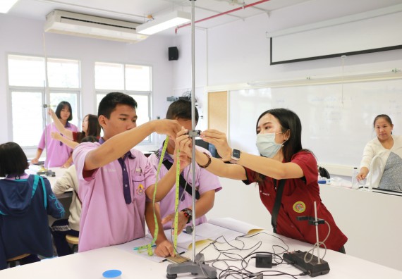 ภาพกิจกรรม คณะวิทยาศาสตร์และเทคโนโลยี จัดค่ายบูรณาการส่งเสริมนักเรียนห้องเรียนพิเศษ (E-SMART) ด้านวิทยาศาสตร์ โรงเรียนคลองขลุงราษรังสรรค์