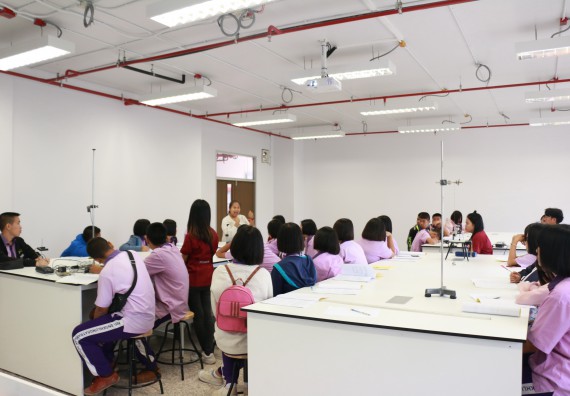 ภาพกิจกรรม คณะวิทยาศาสตร์และเทคโนโลยี จัดค่ายบูรณาการส่งเสริมนักเรียนห้องเรียนพิเศษ (E-SMART) ด้านวิทยาศาสตร์ โรงเรียนคลองขลุงราษรังสรรค์