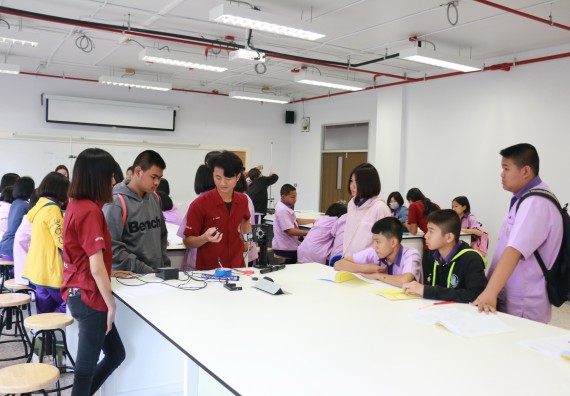 ภาพกิจกรรม คณะวิทยาศาสตร์และเทคโนโลยี จัดค่ายบูรณาการส่งเสริมนักเรียนห้องเรียนพิเศษ (E-SMART) ด้านวิทยาศาสตร์ โรงเรียนคลองขลุงราษรังสรรค์