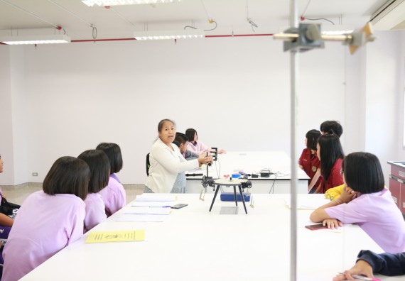 ภาพกิจกรรม คณะวิทยาศาสตร์และเทคโนโลยี จัดค่ายบูรณาการส่งเสริมนักเรียนห้องเรียนพิเศษ (E-SMART) ด้านวิทยาศาสตร์ โรงเรียนคลองขลุงราษรังสรรค์