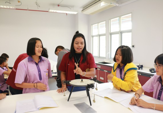 ภาพกิจกรรม คณะวิทยาศาสตร์และเทคโนโลยี จัดค่ายบูรณาการส่งเสริมนักเรียนห้องเรียนพิเศษ (E-SMART) ด้านวิทยาศาสตร์ โรงเรียนคลองขลุงราษรังสรรค์