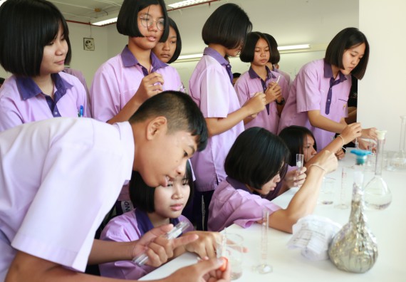 ภาพกิจกรรม คณะวิทยาศาสตร์และเทคโนโลยี จัดค่ายบูรณาการส่งเสริมนักเรียนห้องเรียนพิเศษ (E-SMART) ด้านวิทยาศาสตร์ โรงเรียนคลองขลุงราษรังสรรค์