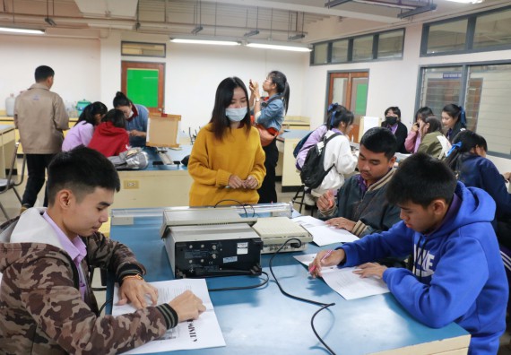 ภาพกิจกรรม คณะวิทยาศาสตร์และเทคโนโลยี จัดค่ายบูรณาการส่งเสริมนักเรียนห้องเรียนพิเศษ (E-SMART) ด้านวิทยาศาสตร์ โรงเรียนคลองขลุงราษรังสรรค์ 