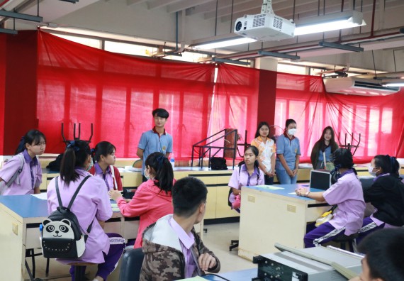 ภาพกิจกรรม คณะวิทยาศาสตร์และเทคโนโลยี จัดค่ายบูรณาการส่งเสริมนักเรียนห้องเรียนพิเศษ (E-SMART) ด้านวิทยาศาสตร์ โรงเรียนคลองขลุงราษรังสรรค์ 