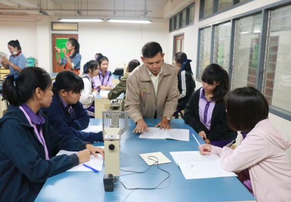 ภาพกิจกรรม คณะวิทยาศาสตร์และเทคโนโลยี จัดค่ายบูรณาการส่งเสริมนักเรียนห้องเรียนพิเศษ (E-SMART) ด้านวิทยาศาสตร์ โรงเรียนคลองขลุงราษรังสรรค์ 