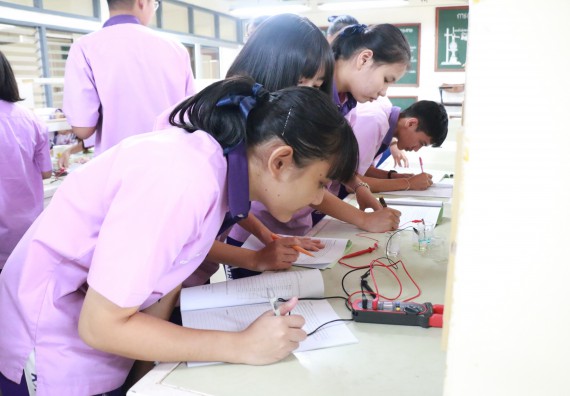 ภาพกิจกรรม คณะวิทยาศาสตร์และเทคโนโลยี จัดค่ายบูรณาการส่งเสริมนักเรียนห้องเรียนพิเศษ (E-SMART) ด้านวิทยาศาสตร์ โรงเรียนคลองขลุงราษรังสรรค์ 