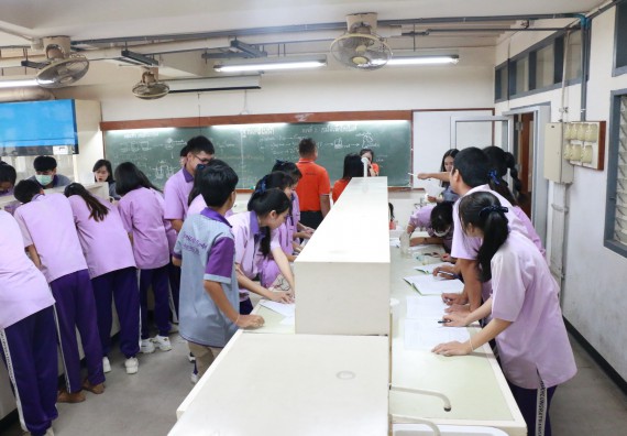 ภาพกิจกรรม คณะวิทยาศาสตร์และเทคโนโลยี จัดค่ายบูรณาการส่งเสริมนักเรียนห้องเรียนพิเศษ (E-SMART) ด้านวิทยาศาสตร์ โรงเรียนคลองขลุงราษรังสรรค์ 