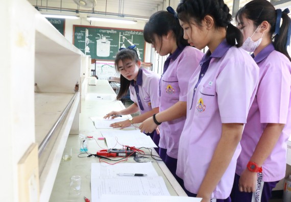 ภาพกิจกรรม คณะวิทยาศาสตร์และเทคโนโลยี จัดค่ายบูรณาการส่งเสริมนักเรียนห้องเรียนพิเศษ (E-SMART) ด้านวิทยาศาสตร์ โรงเรียนคลองขลุงราษรังสรรค์ 