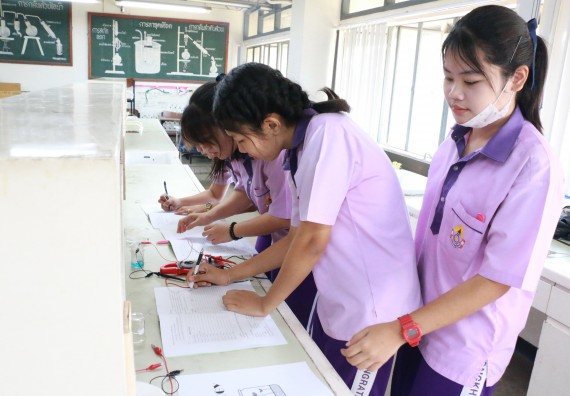 ภาพกิจกรรม คณะวิทยาศาสตร์และเทคโนโลยี จัดค่ายบูรณาการส่งเสริมนักเรียนห้องเรียนพิเศษ (E-SMART) ด้านวิทยาศาสตร์ โรงเรียนคลองขลุงราษรังสรรค์ 