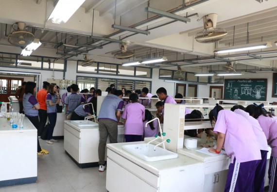 ภาพกิจกรรม คณะวิทยาศาสตร์และเทคโนโลยี จัดค่ายบูรณาการส่งเสริมนักเรียนห้องเรียนพิเศษ (E-SMART) ด้านวิทยาศาสตร์ โรงเรียนคลองขลุงราษรังสรรค์ 