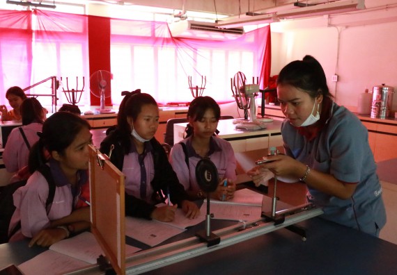 ภาพกิจกรรม คณะวิทยาศาสตร์และเทคโนโลยี จัดค่ายบูรณาการส่งเสริมนักเรียนห้องเรียนพิเศษ (E-SMART) ด้านวิทยาศาสตร์ โรงเรียนคลองขลุงราษรังสรรค์ 