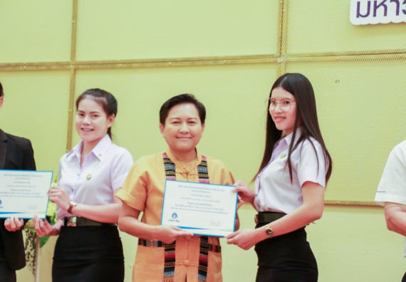 ภาพกิจกรรม คณะวิทยาศาสตร์และเทคโนโลยี จัดพิธีมอบทุนการศึกษา ปตท.สผ.ประจาปี 2562