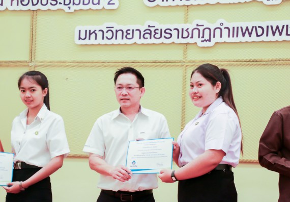 ภาพกิจกรรม คณะวิทยาศาสตร์และเทคโนโลยี จัดพิธีมอบทุนการศึกษา ปตท.สผ.ประจาปี 2562