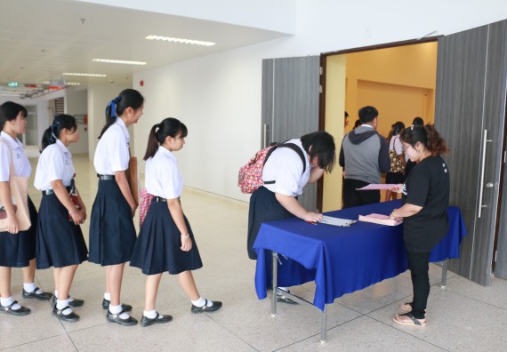 ภาพกิจกรรม คณะวิทยาศาสตร์และเทคโนโลยี จัดค่ายวิทยาศาสตร์โรงเรียนตากพิทยาคม