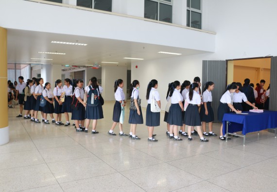 ภาพกิจกรรม คณะวิทยาศาสตร์และเทคโนโลยี จัดค่ายวิทยาศาสตร์โรงเรียนตากพิทยาคม