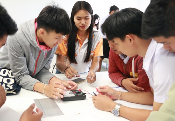 ภาพกิจกรรม คณะวิทยาศาสตร์และเทคโนโลยี จัดค่ายวิทยาศาสตร์โรงเรียนตากพิทยาคม