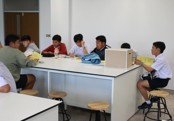 ภาพกิจกรรม คณะวิทยาศาสตร์และเทคโนโลยี จัดค่ายวิทยาศาสตร์โรงเรียนตากพิทยาคม