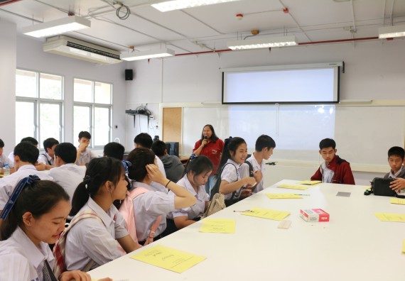 ภาพกิจกรรม คณะวิทยาศาสตร์และเทคโนโลยี จัดค่ายวิทยาศาสตร์โรงเรียนตากพิทยาคม