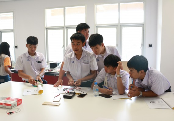 ภาพกิจกรรม คณะวิทยาศาสตร์และเทคโนโลยี จัดค่ายวิทยาศาสตร์โรงเรียนตากพิทยาคม