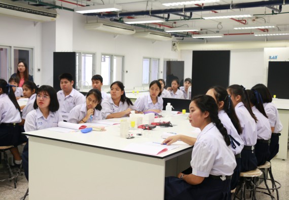 ภาพกิจกรรม คณะวิทยาศาสตร์และเทคโนโลยี จัดค่ายวิทยาศาสตร์โรงเรียนตากพิทยาคม