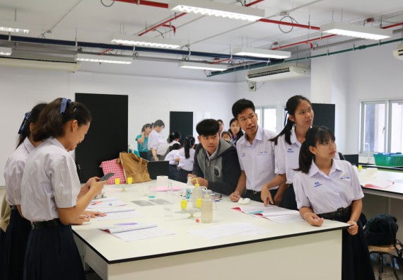 ภาพกิจกรรม คณะวิทยาศาสตร์และเทคโนโลยี จัดค่ายวิทยาศาสตร์โรงเรียนตากพิทยาคม