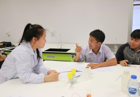 ภาพกิจกรรม คณะวิทยาศาสตร์และเทคโนโลยี จัดค่ายวิทยาศาสตร์โรงเรียนตากพิทยาคม