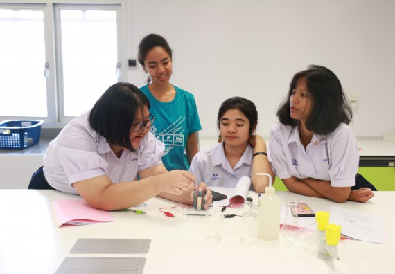 ภาพกิจกรรม คณะวิทยาศาสตร์และเทคโนโลยี จัดค่ายวิทยาศาสตร์โรงเรียนตากพิทยาคม