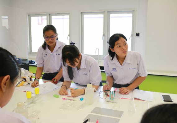 ภาพกิจกรรม คณะวิทยาศาสตร์และเทคโนโลยี จัดค่ายวิทยาศาสตร์โรงเรียนตากพิทยาคม