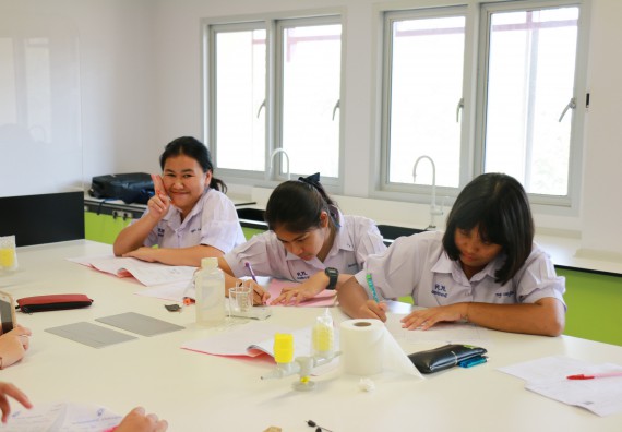 ภาพกิจกรรม คณะวิทยาศาสตร์และเทคโนโลยี จัดค่ายวิทยาศาสตร์โรงเรียนตากพิทยาคม