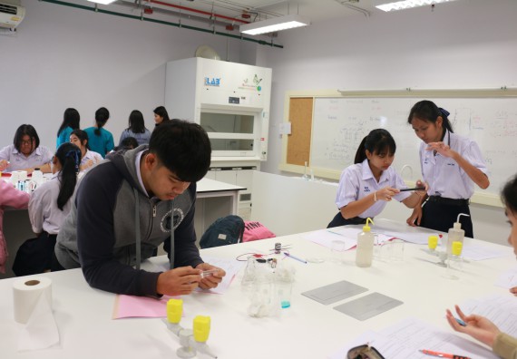 ภาพกิจกรรม คณะวิทยาศาสตร์และเทคโนโลยี จัดค่ายวิทยาศาสตร์โรงเรียนตากพิทยาคม