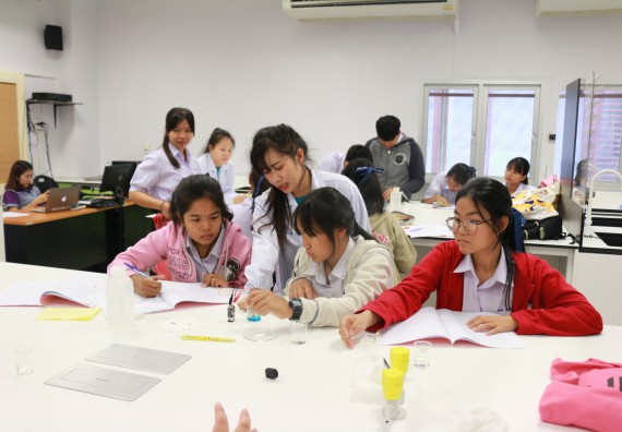 ภาพกิจกรรม คณะวิทยาศาสตร์และเทคโนโลยี จัดค่ายวิทยาศาสตร์โรงเรียนตากพิทยาคม