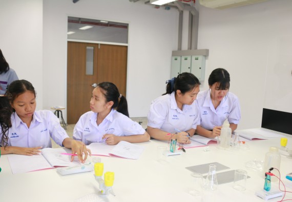 ภาพกิจกรรม คณะวิทยาศาสตร์และเทคโนโลยี จัดค่ายวิทยาศาสตร์โรงเรียนตากพิทยาคม