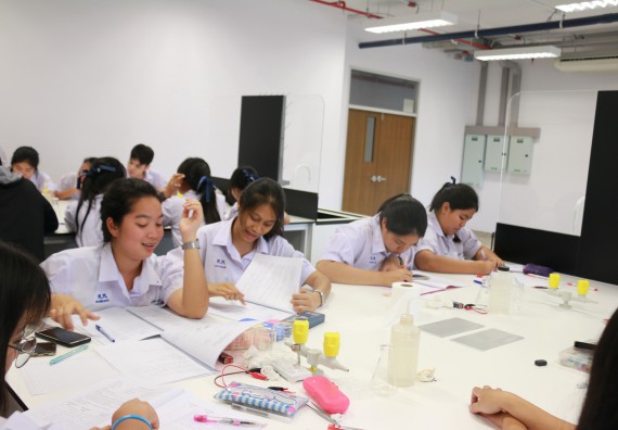 ภาพกิจกรรม คณะวิทยาศาสตร์และเทคโนโลยี จัดค่ายวิทยาศาสตร์โรงเรียนตากพิทยาคม