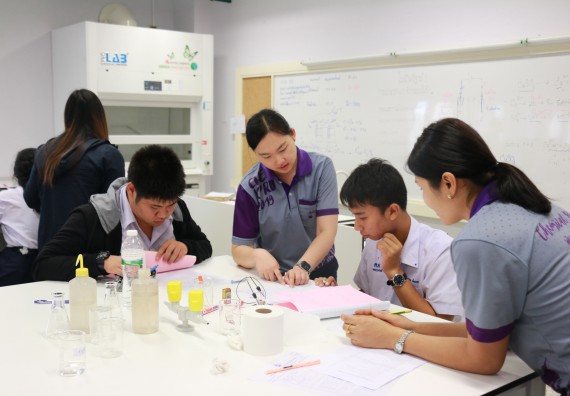 ภาพกิจกรรม คณะวิทยาศาสตร์และเทคโนโลยี จัดค่ายวิทยาศาสตร์โรงเรียนตากพิทยาคม