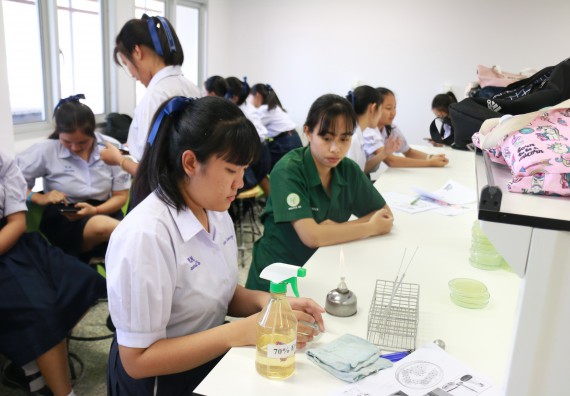 ภาพกิจกรรม คณะวิทยาศาสตร์และเทคโนโลยี จัดค่ายวิทยาศาสตร์โรงเรียนตากพิทยาคม