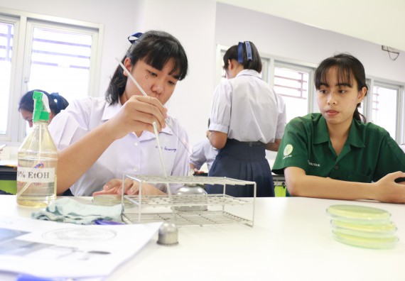 ภาพกิจกรรม คณะวิทยาศาสตร์และเทคโนโลยี จัดค่ายวิทยาศาสตร์โรงเรียนตากพิทยาคม