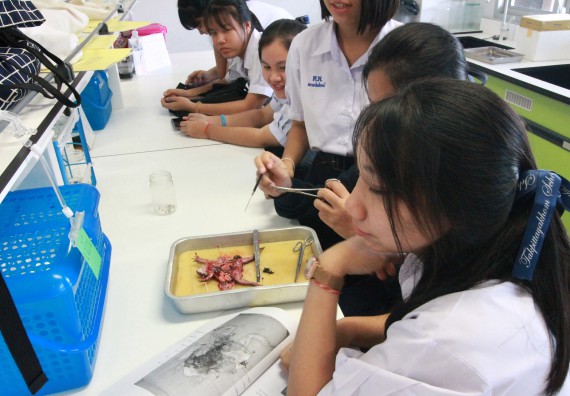 ภาพกิจกรรม คณะวิทยาศาสตร์และเทคโนโลยี จัดค่ายวิทยาศาสตร์โรงเรียนตากพิทยาคม